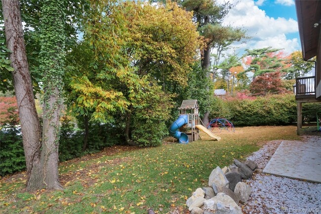 Building Photo - 35 Old Pond Rd