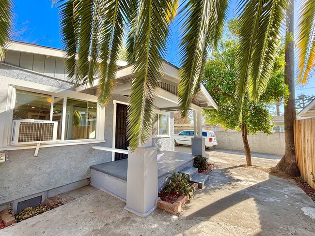 Building Photo - Charming Pasadena 2-BR/2-BA House with Det...