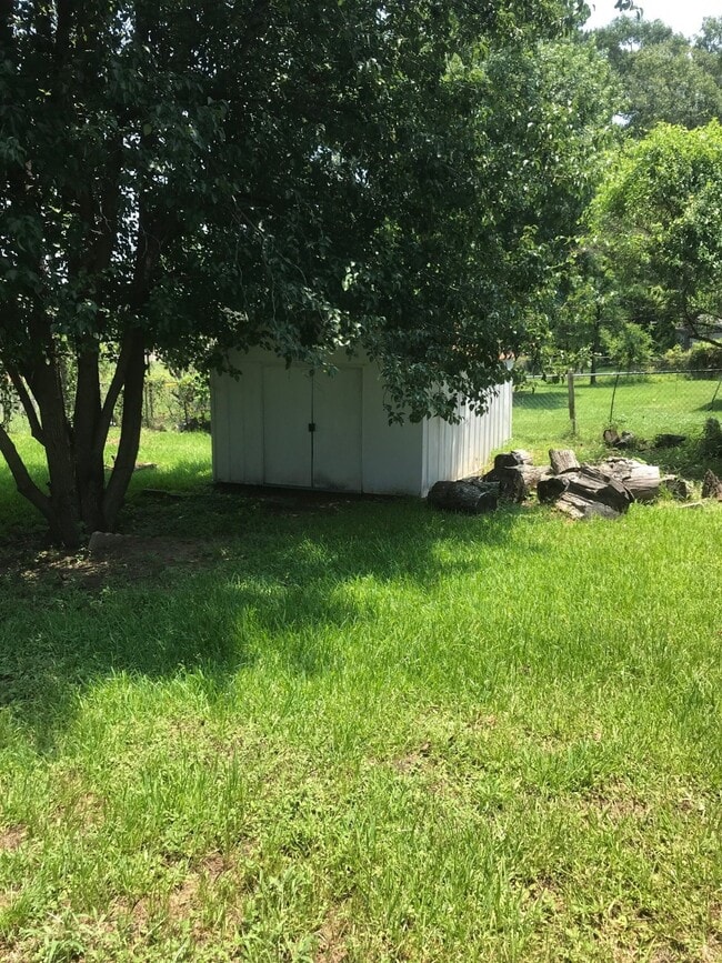 Building Photo - 208 Laurie Ln