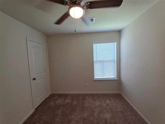 Building Photo - 723 Crystal Lakes Dr