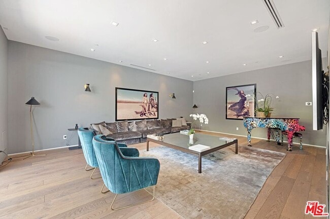 Building Photo - 9570 Sunset Blvd