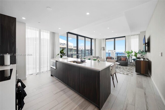 Building Photo - 480 NE 31st St