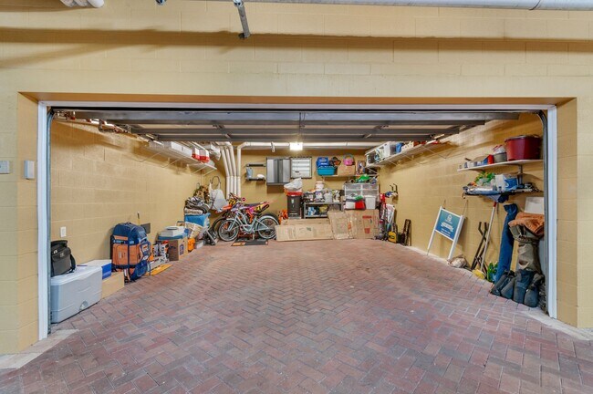 Building Photo - 6061 Silver King Blvd