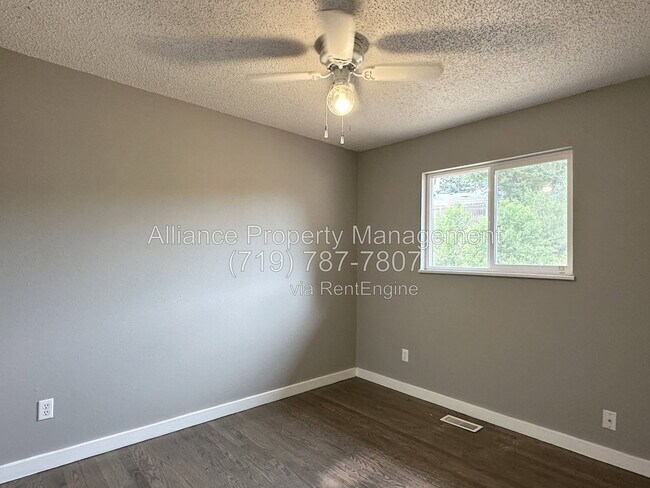 Building Photo - 1250 Chiricahua Dr