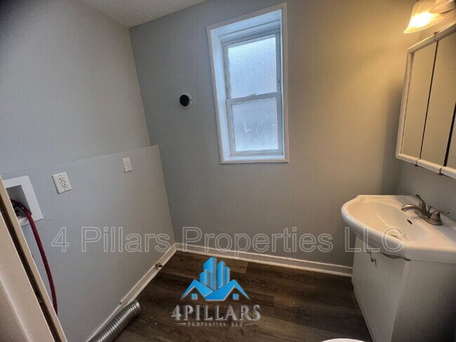 Building Photo - 1311 E Columbus Dr