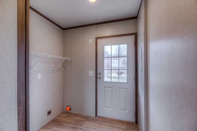 Building Photo - 6658 Bratton Rd