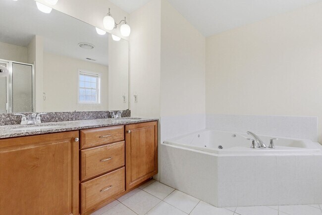 Building Photo - 16 Windsor Rd