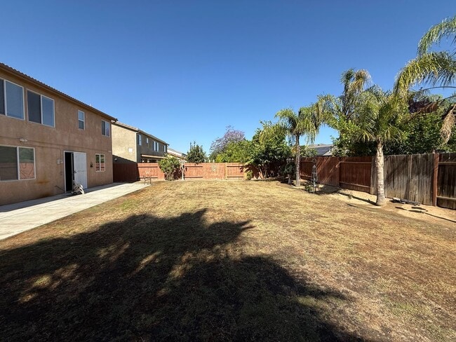 Building Photo - Spacious Single Family Home in Bakersfield...