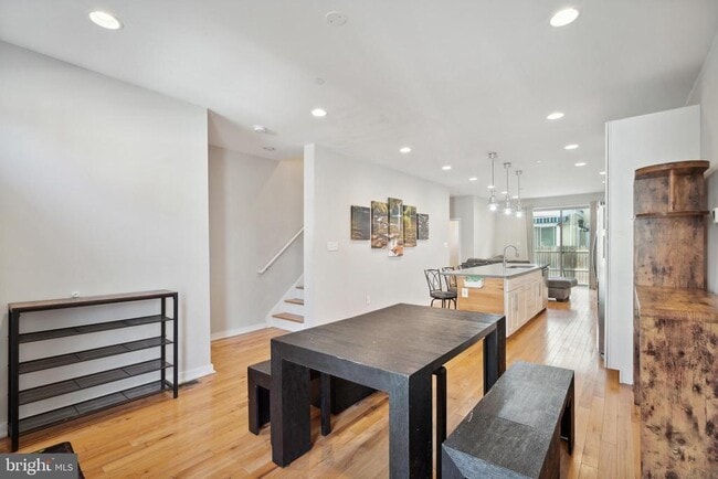 Building Photo - 1246 E Fletcher St