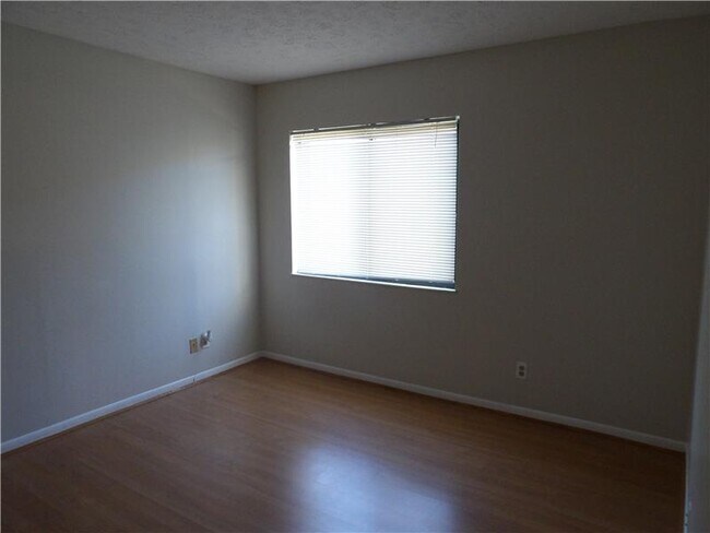 Building Photo - 18 Woodland Hills Dr