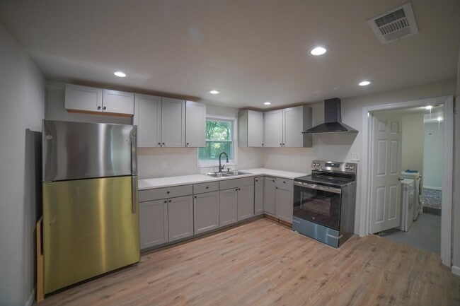 Building Photo - 5057 Tillie Ln