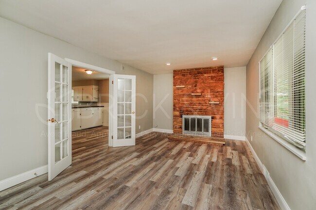 Building Photo - 919 S Warren Ave