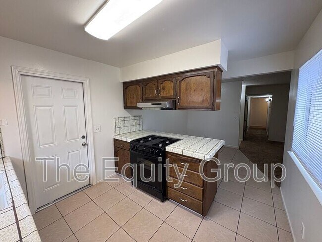 Building Photo - 2516 S Memory St