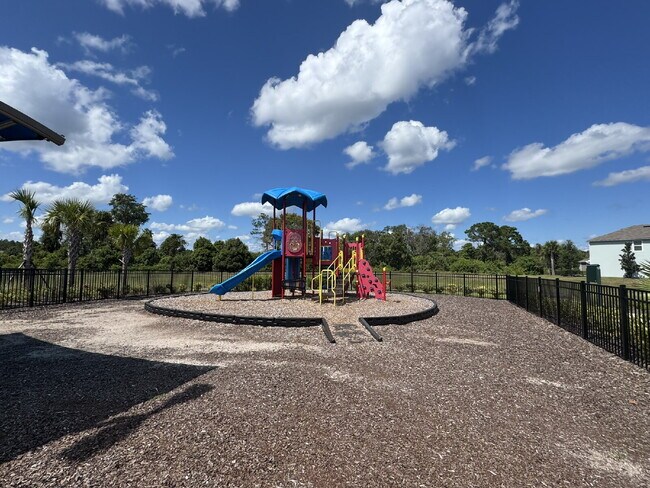 Building Photo - For Rent- 2nd month FREE Rent