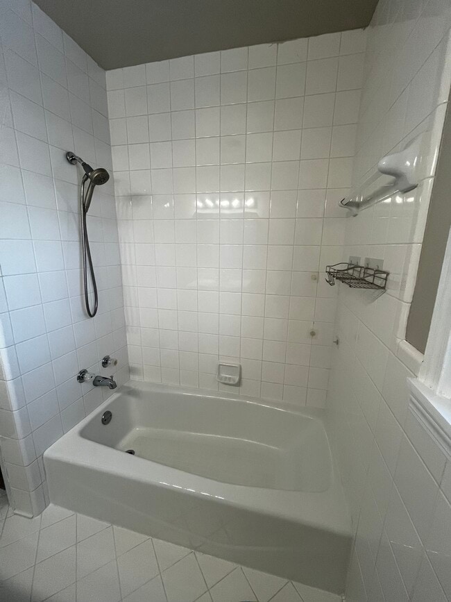 Building Photo - 3505 S Knoxville Ave