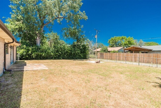 Building Photo - 502 Campfire Dr