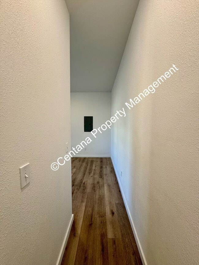 Building Photo - 722 S Montana St