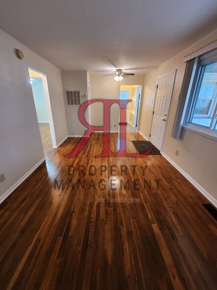 Building Photo - 2436 Charlemagne St