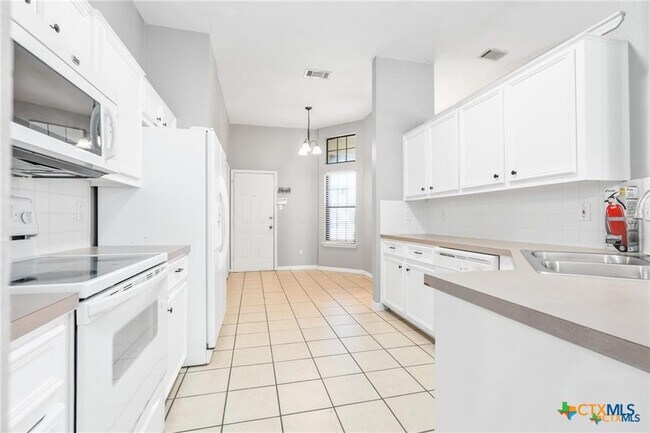 Building Photo - 605 Paintbrush Dr