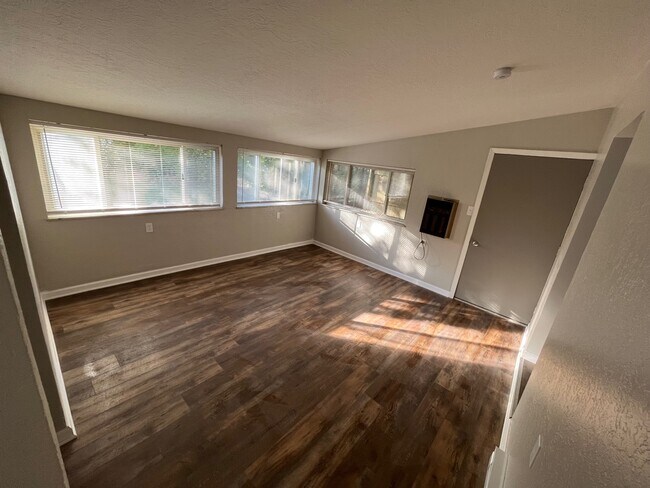 Building Photo - 1707 Cherry Way