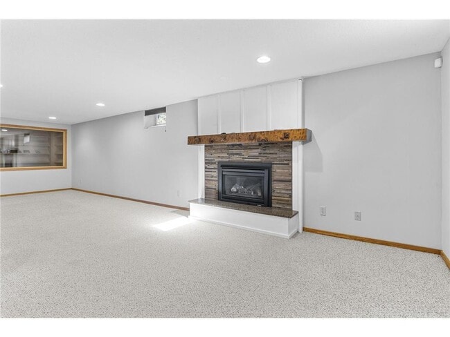 Building Photo - 16405 13th Ave N