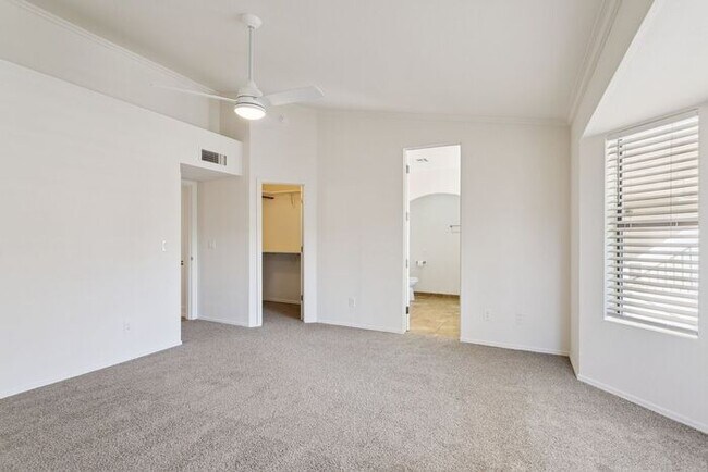 Building Photo - 923 N 59th St