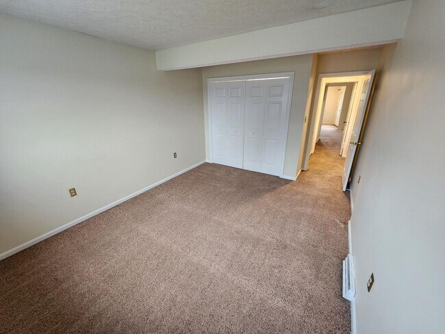 Building Photo - 102 Nottingham Dr