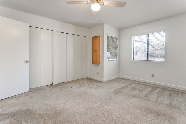 Building Photo - TCU / Medical District Townhome