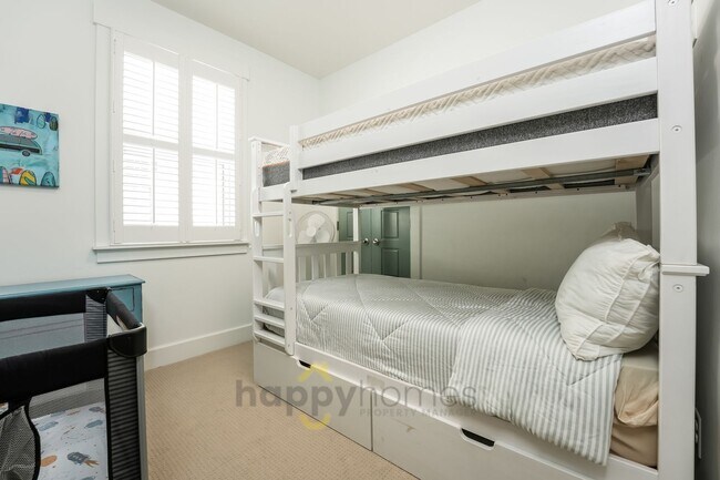 Building Photo - 3/2.5 Fully Furnished Home in Sullivans Pointe Located in Mt. Pleasant!