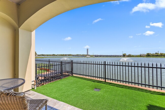 Building Photo - 17 Armand Shore Dr