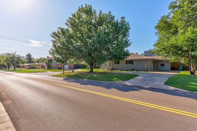 Building Photo - Charming Home with Natural Light Near Penn...