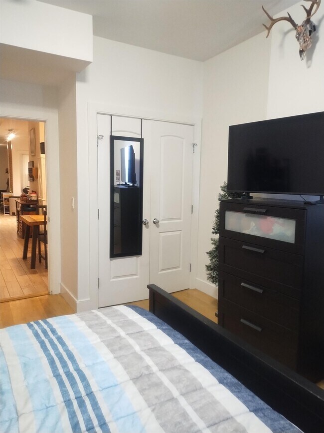 Building Photo - 492 Broadway