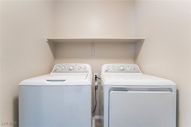 Building Photo - 4540 Anspach St