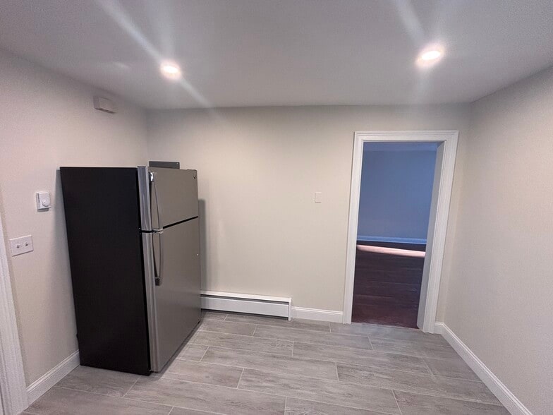 Building Photo - 101 Ponus Ave