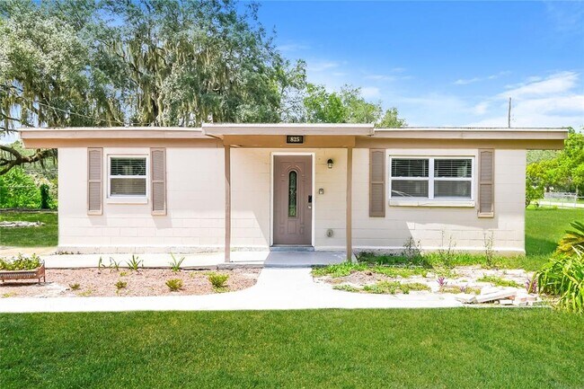 Primary Photo - 825 E Jackson Ave