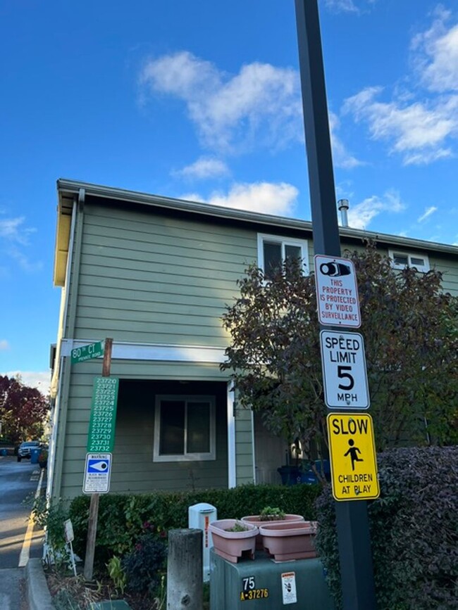 Building Photo - Lovely 3 story home located In Edmonds