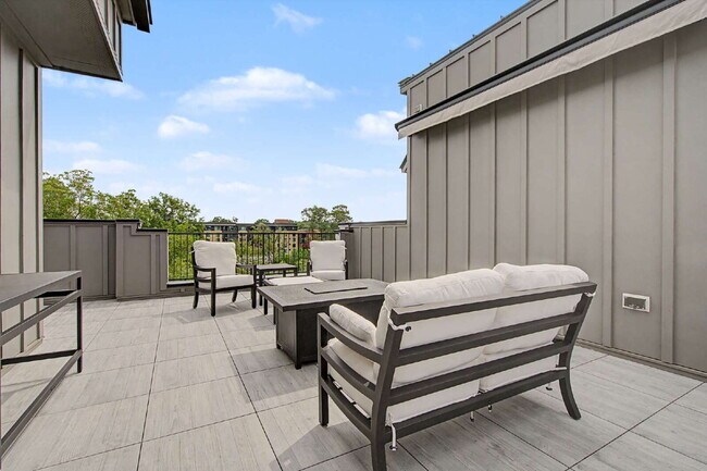 Building Photo - Townhome with Elevator at Park Station in Cary