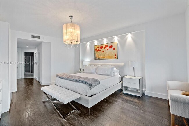 Building Photo - 808 Brickell Key Dr