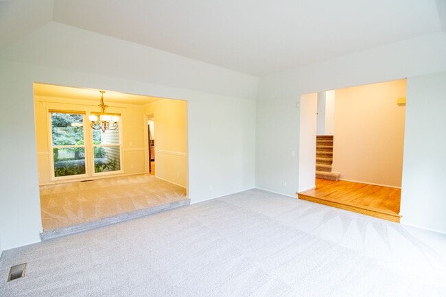 Building Photo - 4bd/2.75ba Sammamish Home