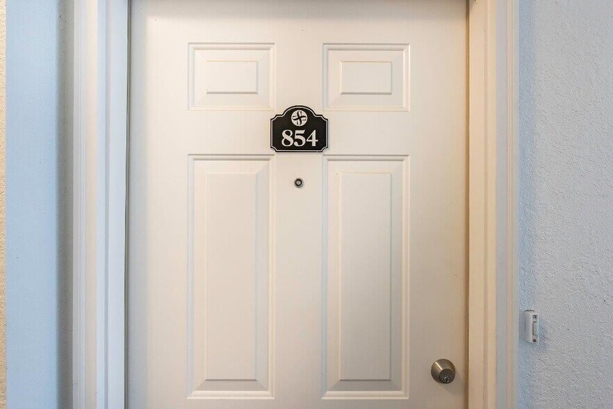 Unit Entry - 854 W Summerfield Glen Cir