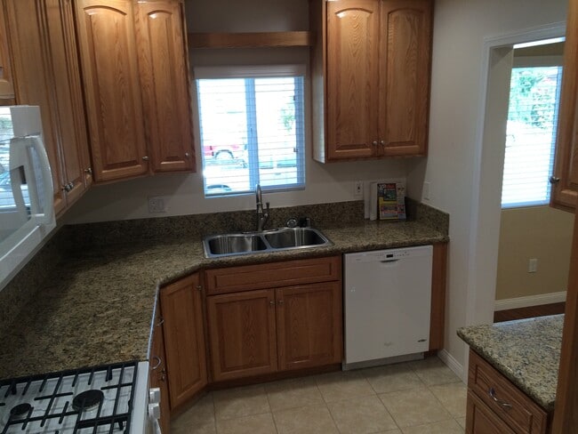 Building Photo - TWO BEDROOM LAKEWOOD HOME AVAILABLE FOR YOU--CALL US TODAY!