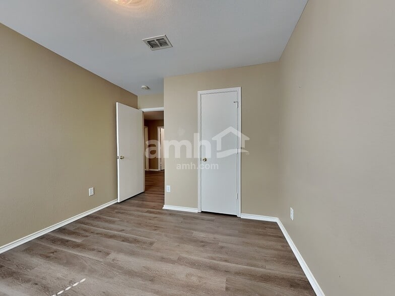 Building Photo - 4610 Elm Point Dr