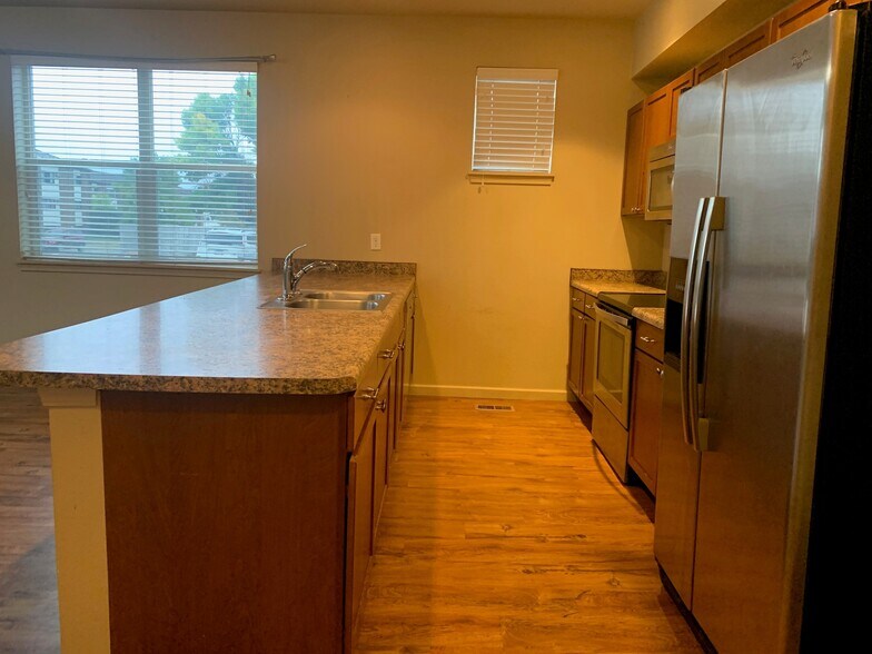 Building Photo - 3025 17th Ave W