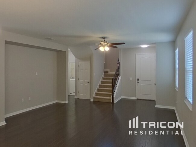 Building Photo - 10710 Southern Forest Dr