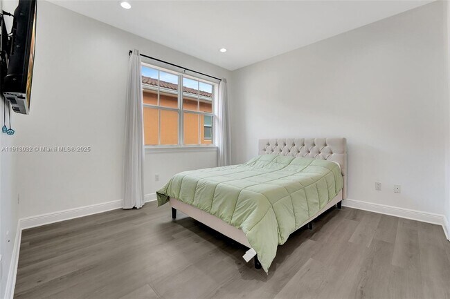 Building Photo - 407 SW 17th St