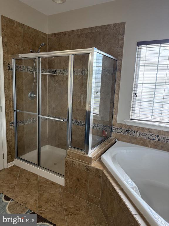 Building Photo - 1037 Suffolk Dr