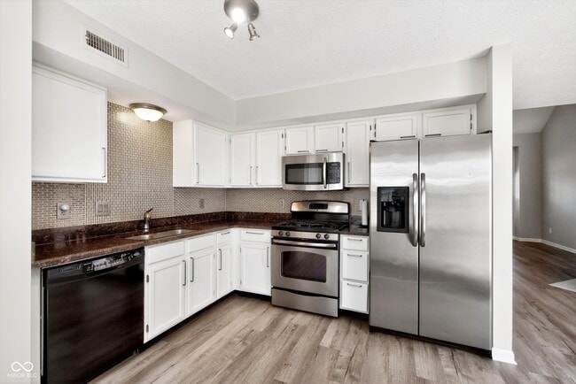 Building Photo - 10769 Park Vista Ct