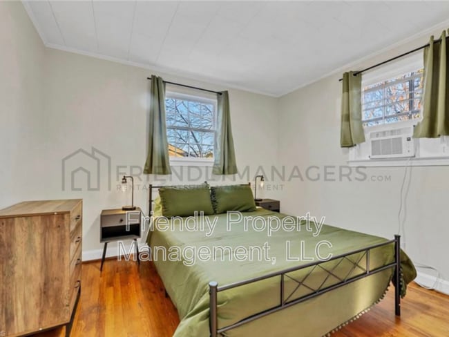 Building Photo - 517 W Brookline St