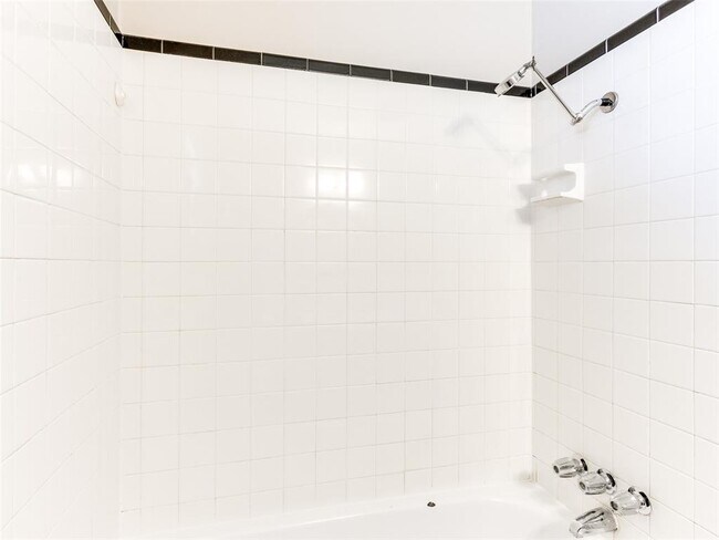 Building Photo - 1804 Melrose Dr