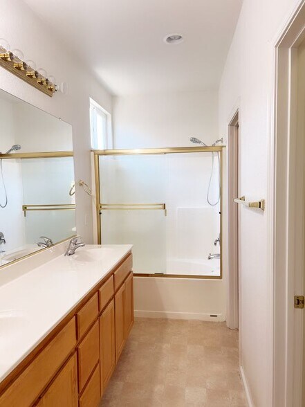 Building Photo - 9359 Ironstone Way